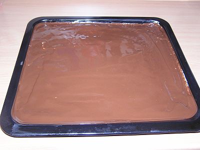 6. na závěr nalít polevu a dát do ledničky :-)) Dobrou chuť